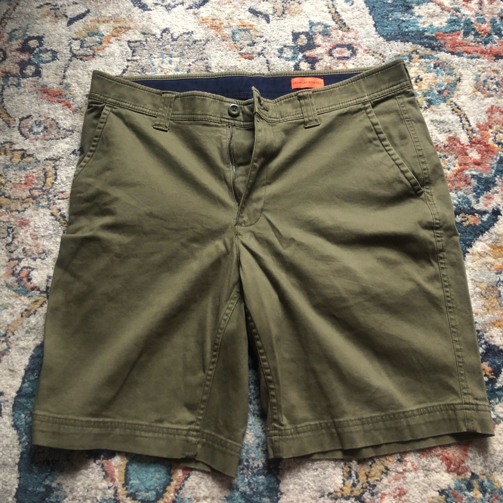 Army green shorts size 34